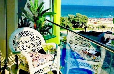 Аренда комфортных 3-комнатных апартаментов с видом на море, 89 м², в районе Мамая, Констанца, Румыния